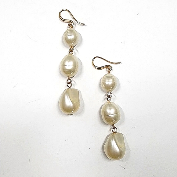 Pearl Faux Earrings - Picture 2 of 3